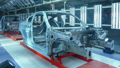 金屬周轉箱對於汽車零部件出口的包裝需要注意點